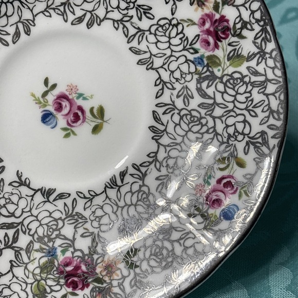 Elizabethan Fine Bone China Teacup & Saucer England - Picture 6 of 16